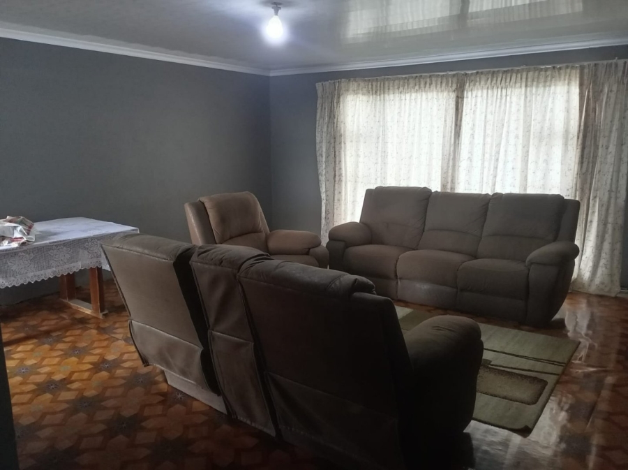 5 Bedroom Property for Sale in Scenery Park Eastern Cape